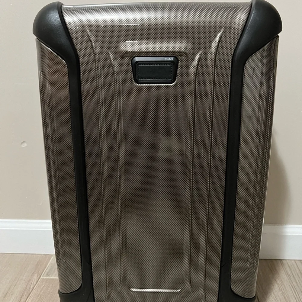 Tumi Vapor 22